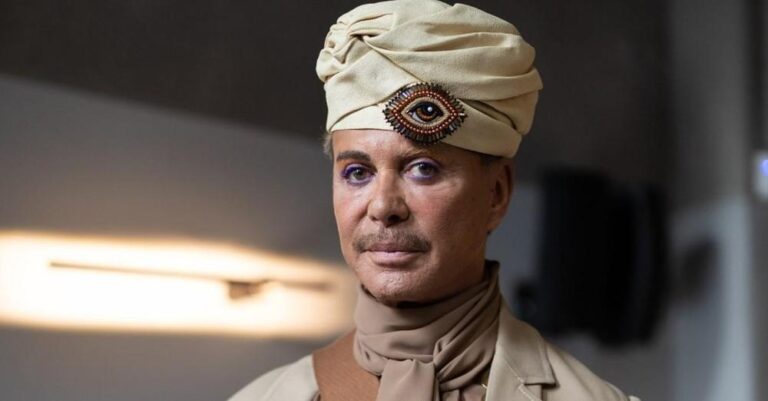 Λάκης Γαβαλάς: Κοιτάζω παλαιότερες φωτογραφίες μου και λέω « Μα τι μ…»