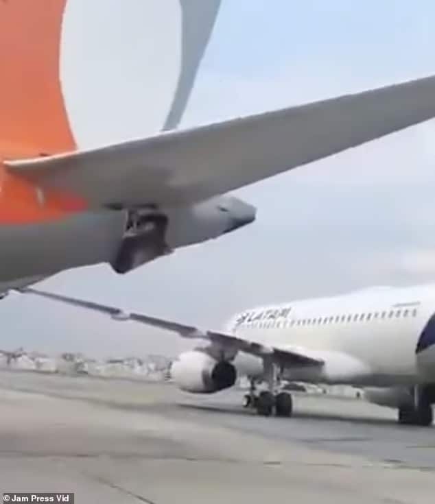 88003503 13694325 a latam airlines plane right was taxiing after arriving at congo m 38 1722449371808