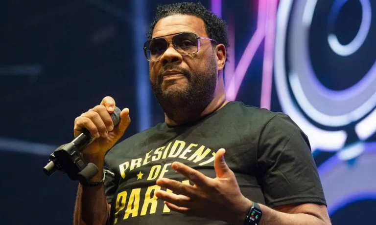 Πέθανε στα 53 του διάσημος ράπερ – Κατέρρευσε πάνω στη σκηνή