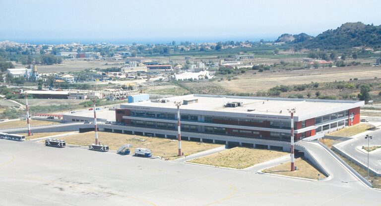 Αναστάτωση στο αεροδρόμιο της Ζακύνθου – 29χρονη έσκισε το παντελόνι αστυνομικού