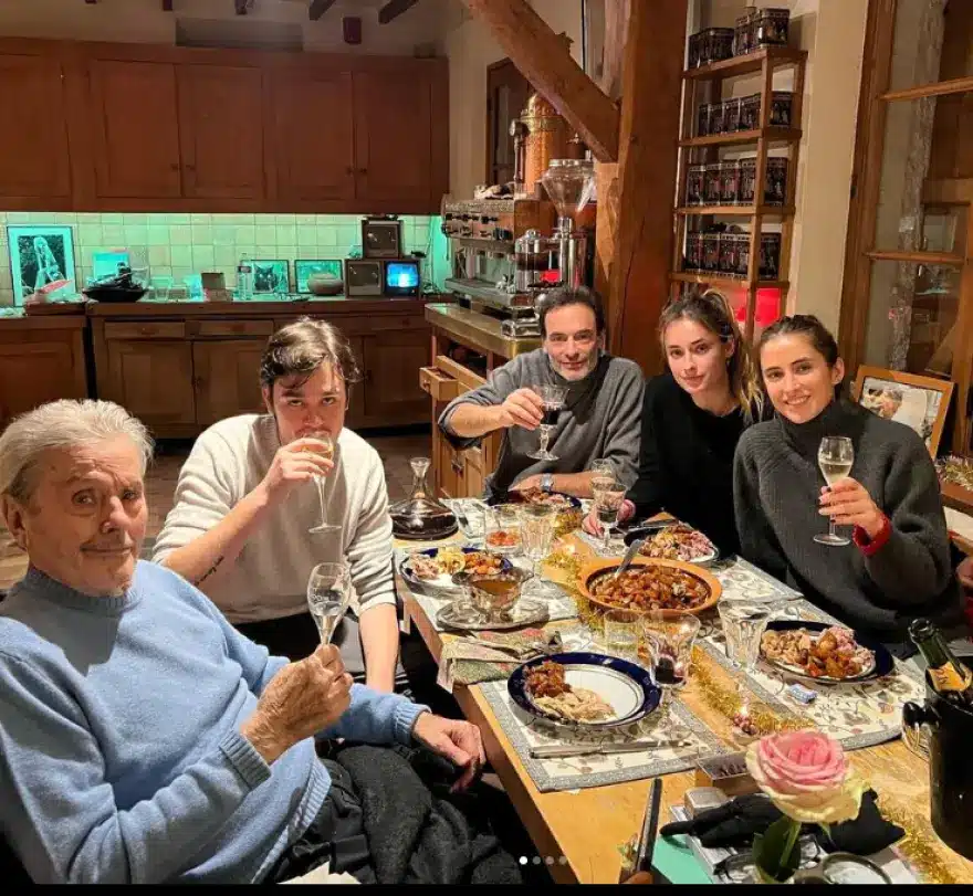 Πέθανε ο θρυλικός ηθοποιός Αλέν Ντελόν σε ηλικία 88 ετών 1 alendelon