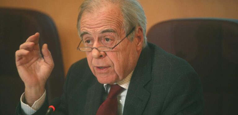 Πέθανε ο πρώην δήμαρχος Αθηναίων Θεόδωρος Μπεχράκης