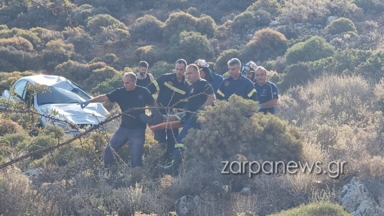 Αυτοκίνητο έπεσε σε γκρεμό βάθους 10 μέτρων – Απεγκλώβισαν τον οδηγό