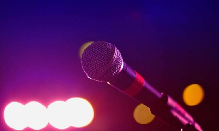 Παγκόσμια θλίψη: Έφυγε από την ζωή γνωστός τραγουδιστής, κατέρρευσε πάνω στη σκηνή και πέθανε