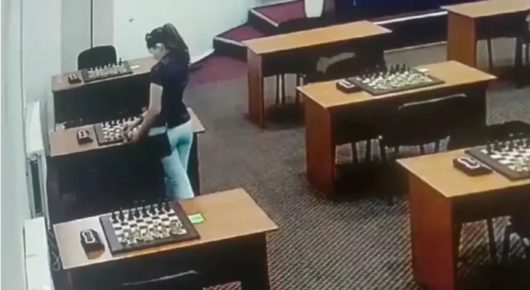 Ρωσίδα πρωταθλήτρια σκακιού προσπάθησε να δηλητηριάσει αντίπαλό της και την κατέγραψε η κάμερα – Δείτε βίντεο