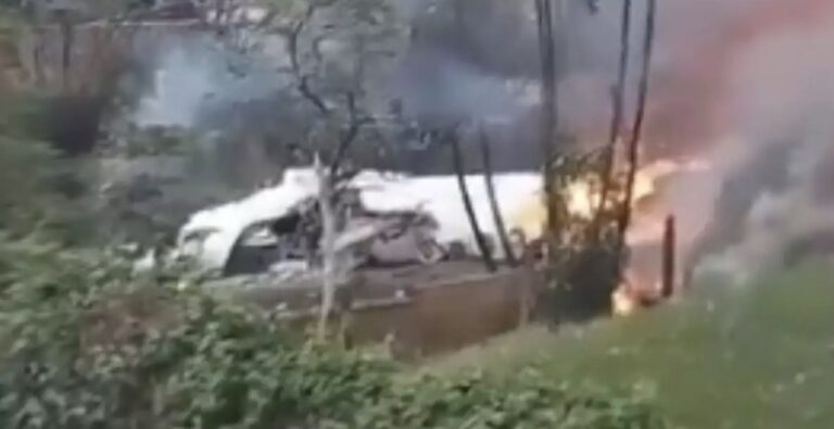 Πολύνεκρη τραγωδία: Συνετρίβη επιβατικό αεροσκάφος – Νεκροί και οι 62 επιβαίνοντες – Βίντεο από την συντριβή