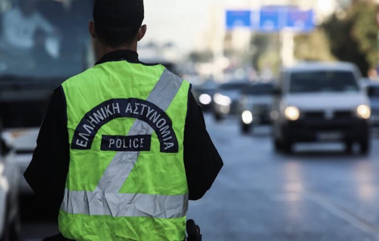 Νέος ΚΟΚ: Πότε θα σας παίρνουν την άδεια οδήγησης αλλά θα σας επιστρέφουν τις πινακίδες