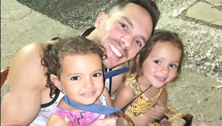 Βασιλική Μιλλούση – Λευτέρης Πετρούνιας: Ξεκίνησαν τις διακοπές με τις κόρες τους μετά τους Ολυμπιακούς Αγώνες – Φωτογραφίες