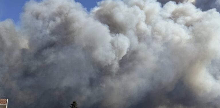 Απόκοσμο! Πνίγηκε η Αθήνα από τους καπνούς – Κρύφτηκε ο ήλιος