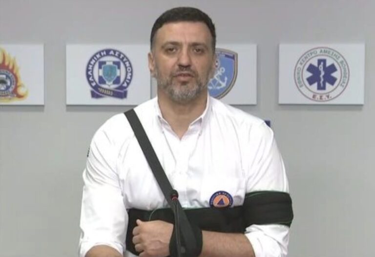 Ο Κικίλιας με νάρθηκα στο χέρι: «Δεν ήταν μια απλή φωτιά που ξέφυγε – Μιλάμε για το δυσκολότερο και πιο επικίνδυνο σκηνικό»