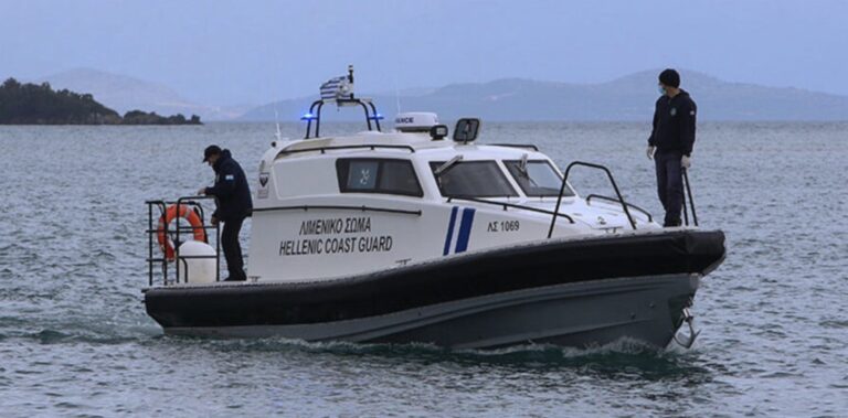 Άγριo ξύλο πάνω σε πλοίο από Tήνο με 717 επιβάτες – Άντρας έβγαλε όπλο