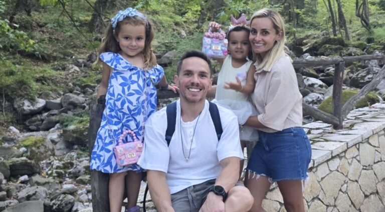 Λευτέρης Πετρούνιας: Πέρασε τον Δεκαπενταύγουστο με την οικογένειά του στον Αθανάσιο Διάκο Φωκίδας