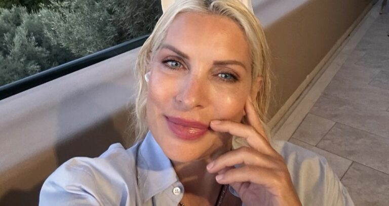 Ελένη Μενεγάκη: Η νέα φωτογραφία από τις καλοκαιρινές της διακοπές – Ποζάρει ανέμελη πάνω σε σκάφος