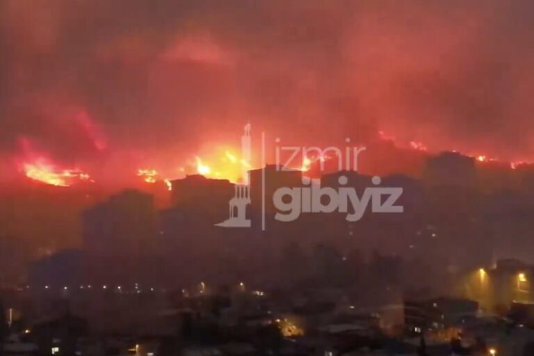 EKTAKTO – Καίγεται η Σμύρνη – Σε κατοικημένες περιοχές η φωτιά – Πέπλο μαύρου καπνού παντού