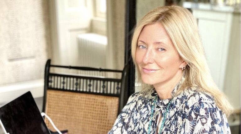 Μαρί Σαντάλ: Φωτογραφίζει τον γιο της με φόντο το ηλιοβασίλεμα