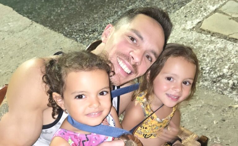 Η κόρη του Λευτέρη Πετρούνια προσπαθεί να μιμηθεί τον μπαμπά της στους κρίκους