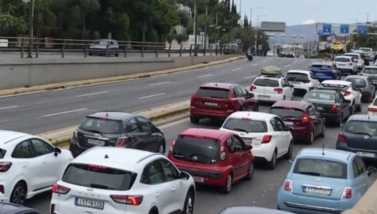 Τροχαίο με καραμπόλα 5 οχημάτων σε λεωφόρο της Αθήνας