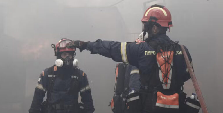 Στα κάγκελα οι πυροσβέστες μετά τον χαμό του συναδέλφου τους στη Θάσο: «Ήταν άυπνος και του έβαλαν 10ωρη υπηρεσία»