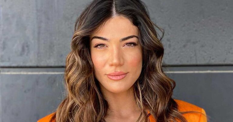 Ήβη Αδάμου: Στη Σαντορίνη μαζί με τον Μιχάλη Κουϊνέλη για διακοπές