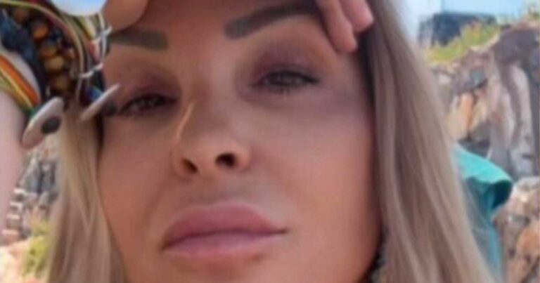 Όλοι ψάχνουν να βρουν ποια είναι – Πασίγνωστη και αγαπημένη Ελληνίδα αγνώριστη στις διακοπές της