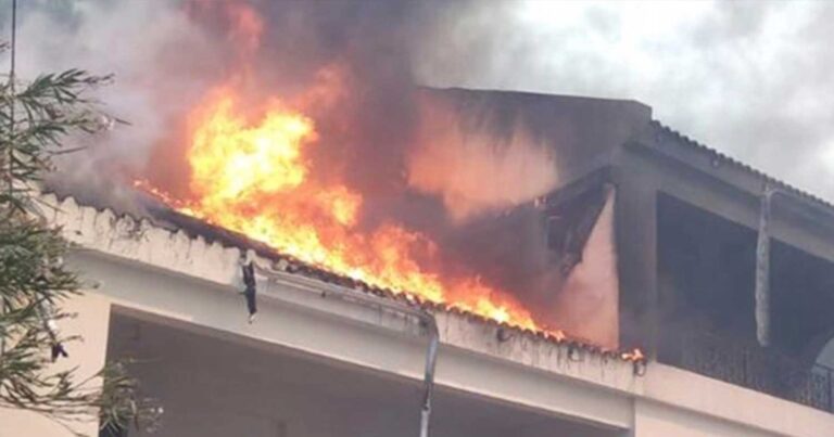 EKTAKTO TΩΡΑ – Εκκενώνεται νέα περιοχή – Καίγονται πολλά σπίτια