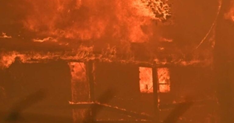 Μεγάλη αναζωπύρωση τώρα στην Αττική – Που καίγονται τώρα σπίτια