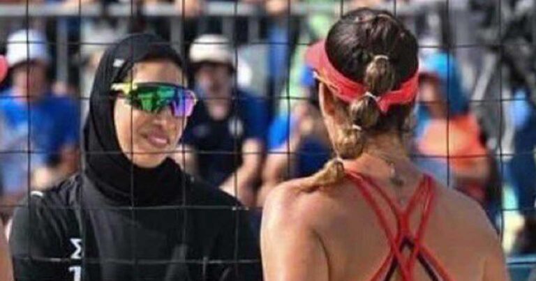 Ολυμπιακοί Αγώνες: Σάλος με την φωτογραφία αθλητριών με χιτζάμπ από την Αίγυπτο και Ισπανίδων με μπικίνι στο beach volleyball