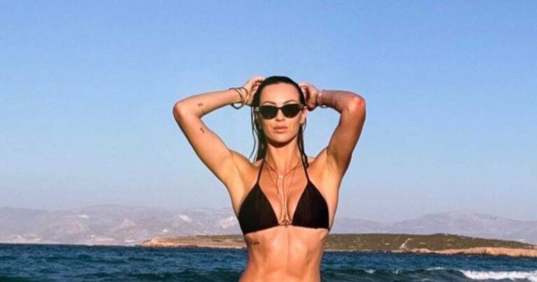 Διάσημη Ελληνίδα δημοσιογράφος έχει κορμί «αεροδρόμιο» και ύψος 1,80 –  Είναι μια από τις πιο εντυπωσιακές γυναίκες της χώρας