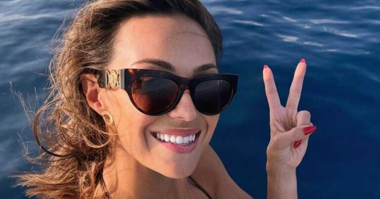 Ελληνίδα δημοσιογράφος είναι μια πραγματική καλλονή – Είναι πανύψηλη και έχει ένα από πιο καλλίγραμμα κοpμία στην Ελλάδα