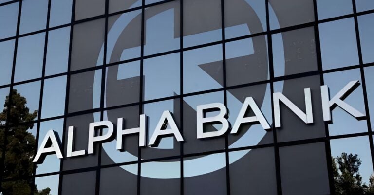 Alpha Bank: Έριξε την… βóμβα – Ποιες υπηρεσίες είναι δωpεάν