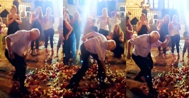 «Ράγισαν» τα πατώματα: 80χρονος μερακλής παππούς «μάγεψε» με το ζεϊμπέκικό του