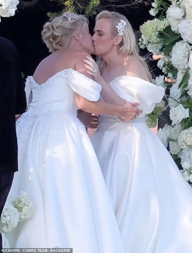 90264177 13906665 rebel wilson looked every inch the blushing bride at her wedding m 42 1727690126266