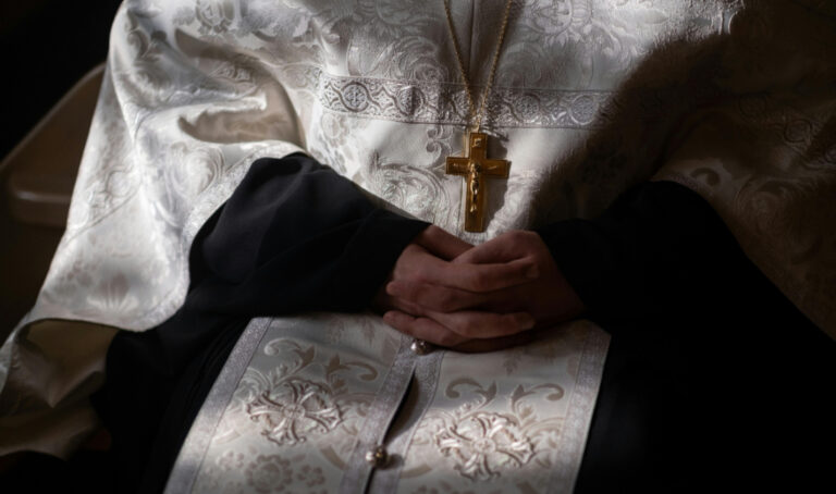 Χανιά: Οι διάλογοι σοκ του ιερέα με την σύζυγό του μπροστά σε Μητροπολίτη