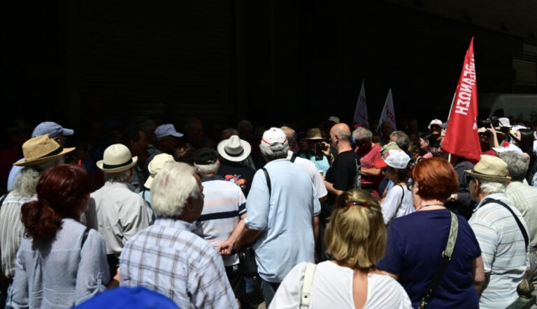 Δυσάρεστες ειδήσεις για τις συντάξεις ψαλιδίζουν τις αυξήσεις