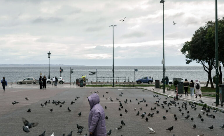 Έρχεται «πολικός αεροχείμαρρος»: Πότε θα κάνει «βουτιά» ο υδράργυρος