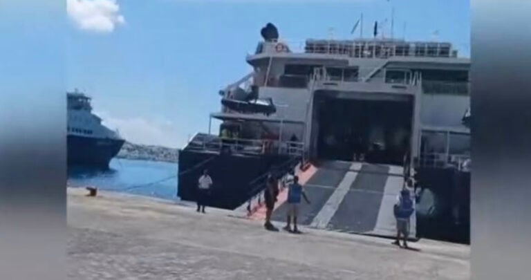 Ατύχημα σε πλοίο στη Μύκονο – Μετακινήθηκε ο καταπέλτης κατά την ώρα επιβίβασης