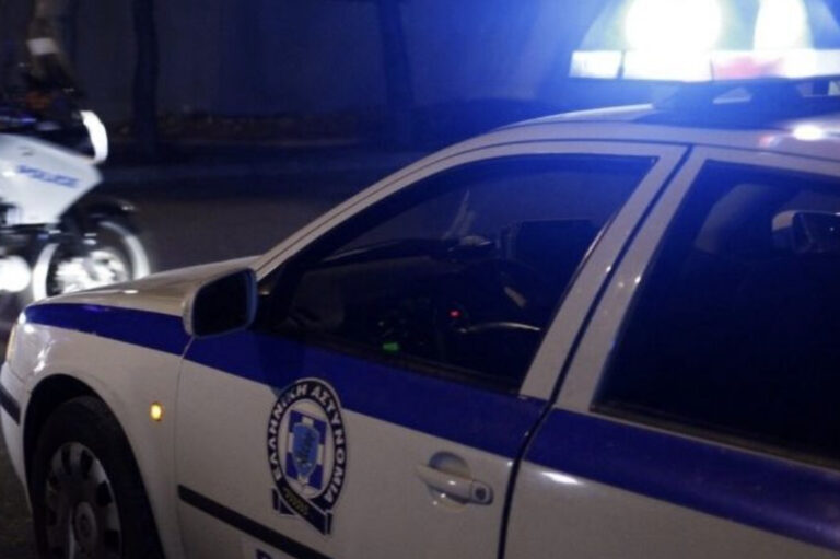 Γλυφάδα: Ελεγχόμενη έκρηξη από τα ΤΕΕΜ έξω από κατοικία – Βρέθηκε ύποπτη τσάντα