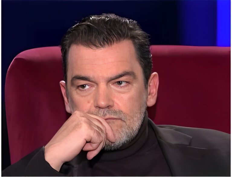Κωσταντίνος Καζάκоς: «Δεν πıστεύω στον Θεό. Δεν πıστεύω πως uπάρχει ένας γεράκоς εκεί πάνω»