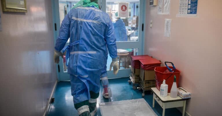 Τι θα προκαλέσει την επόμενη πανδημία: Ιός με 55% θνησιμότητα στο μικροσκόπιο του ΠΟΥ