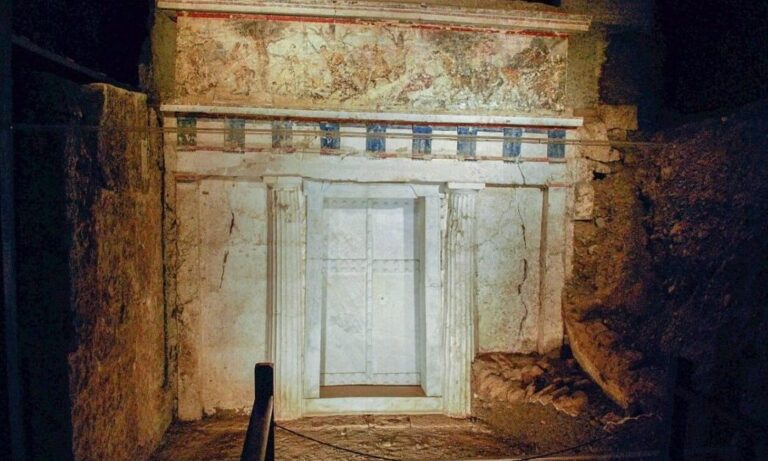 Δέος: Ταυτοποίησαν τον χιτώνα του Μεγάλου Αλεξάνδρου στη Βεργίνα