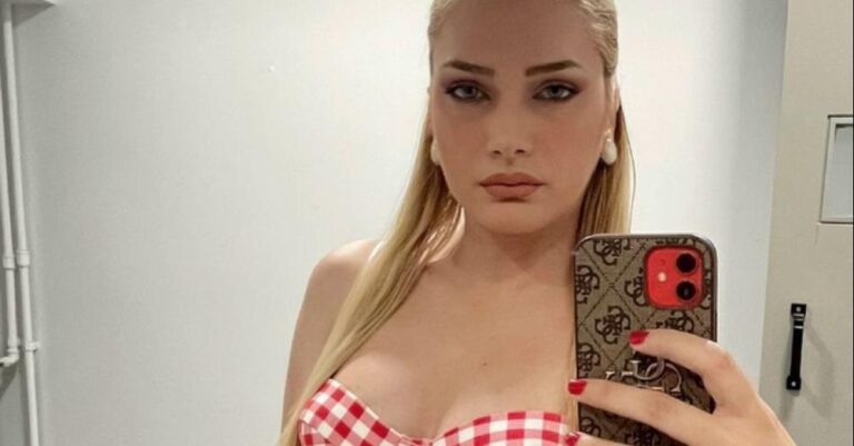 Η κούκλα δημοσιογράφος του OPEN που ομορφαίνει τις οθόνες μας