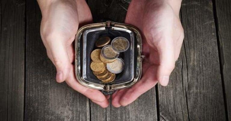 Ακρίβεια: Ο μήνας δεν βγαίνει ούτε με 1.500 ευρώ μισθό σύμφωνα με έρευνα