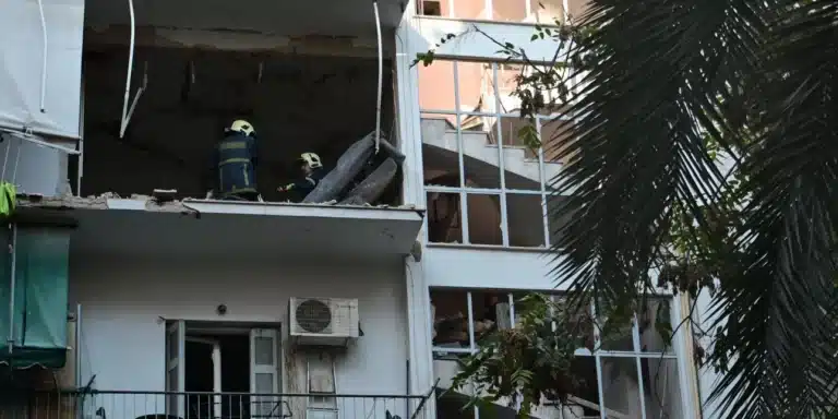 Αμπελόκηποι: Έκρηξη ισοπέδωσε διαμέρισμα -Ένας άνδρας νεκρός, μία γυναίκα σοβαρά τραυματισμένη – Νέες εικόνες σοκ