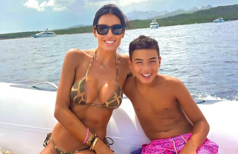 Ελιζαμπέτα Γκρεκοράτσι: Συνεχίζει διακοπές και οι φωτογραφίες με μαγιό γίνονται Viral