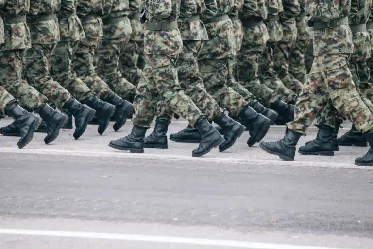 Πειθαρχικός έλεγχος για δύο οπλίτες και έναν δόκιμο – Συμμετείχαν σε εκδηλώσεις του ΚΚΕ