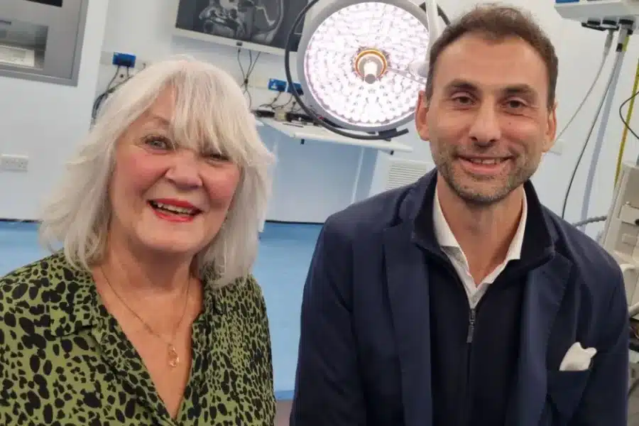 Ποιος είναι ο Έλληνας νευροχειρουργός, Αναστάσιος Γιαμουριάδης, που αφαιρεί μέσω των φρυδιών μεγάλους όγκους εγκεφάλου 2 giamouridis 900x600 1