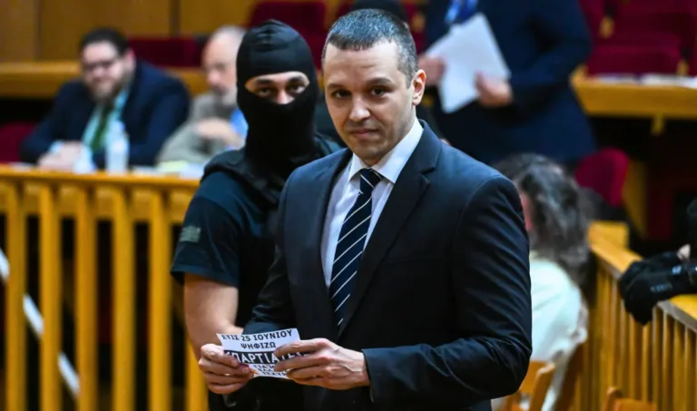 Δύσκολες ώρες για τον Ηλία Κασιδιάρη