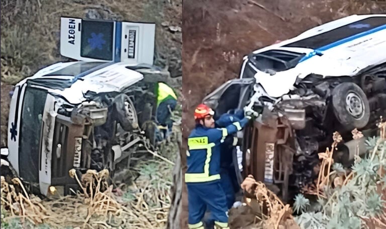 Ασθενοφόρο με δύο άτομα έπεσε σε γκρεμό – Μετέφερε ασθενή