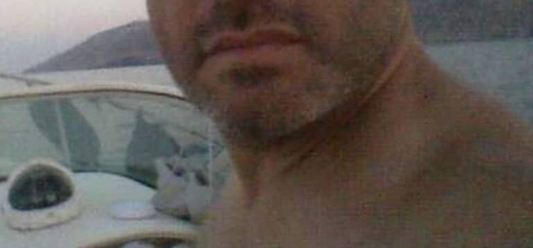 Αuτός είναι ο πασiγνωστος σκnνοθέτης που έσπασε στο ξύλο τον 70χρονο στα Γλυκά νερά