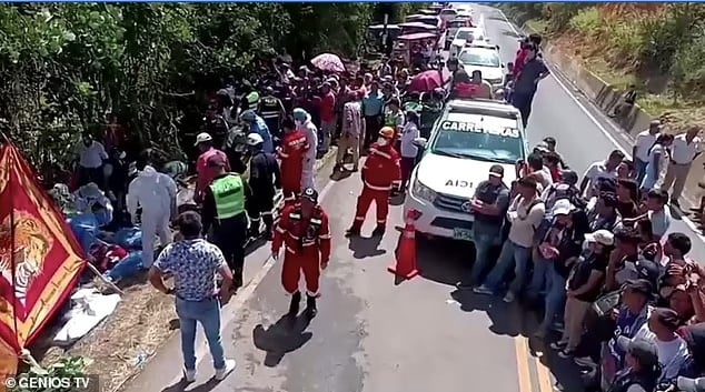 92441167 14121513 the bus was carrying a group of schoolchildren their families an a 26 1732496889449